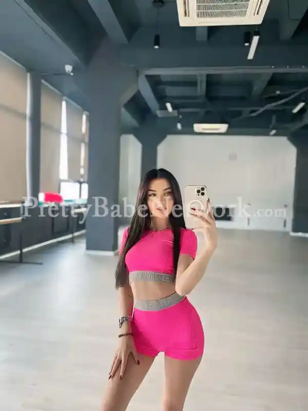 Juliana Instagram & OnlyFans model Available near Bangalore Airport